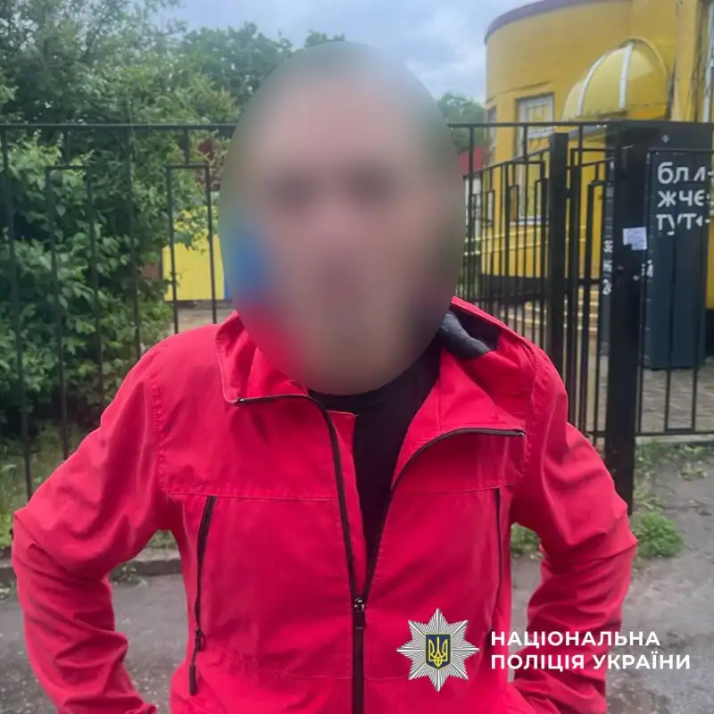 У Харкові рецидивіста затримали за грабіж посеред вулиці
