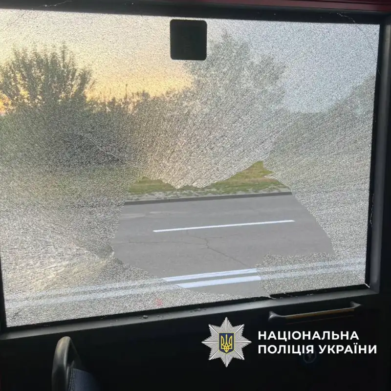 У Харкові невідомі обстріляли рейсовий автобус: поліція шукає стрільців
